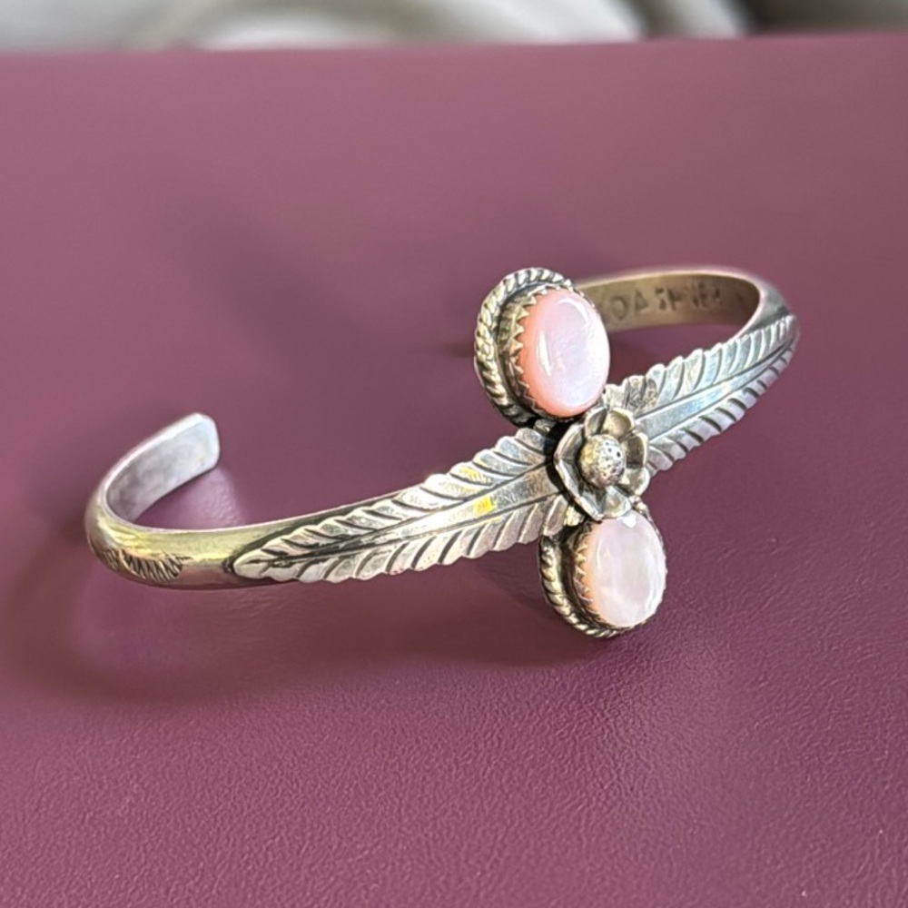 SIGNED Native American Sterling Silver and Pink Cuff Bracelet 925 L. DASHNER - Picture 5 of 5